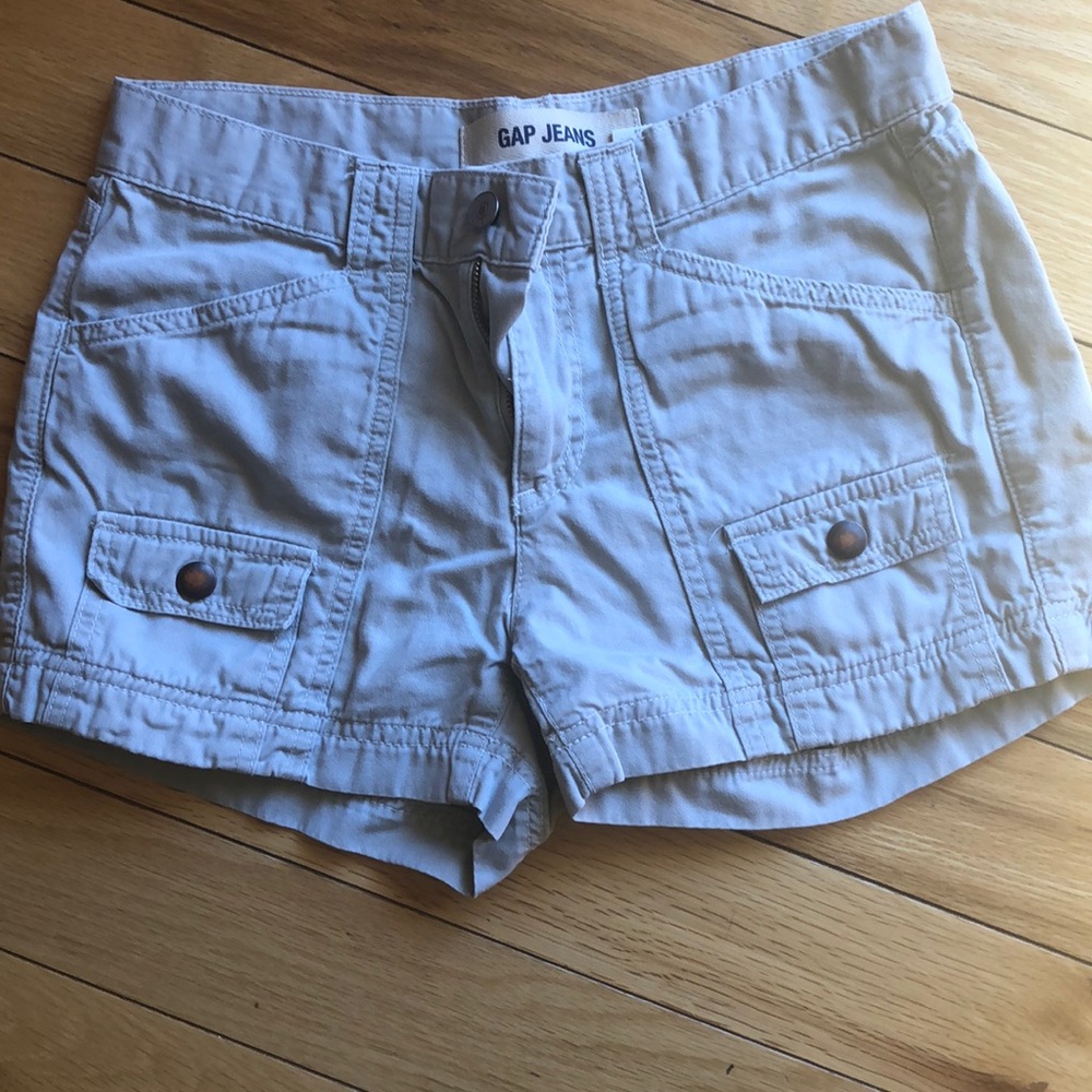 GAP khaki shorts